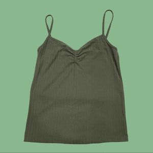 2/8$ (combine any 8$ tank tops for 2/8$) Green tank top